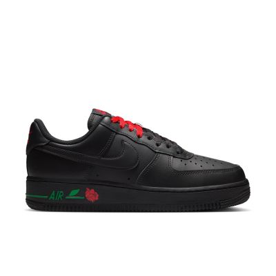 Nike Air Force 1 '07 SE "Black Sport Red" Wmns - Juoda - Sportbačiai Nike Air Force 1 '07 SE "Black Sport Red" Wmns - Juoda - Sportbačiai