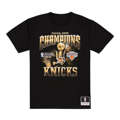Mitchell & Ness 2026 NBA Finals Champions T-Shirt - Juoda - Marškinėliai trumpomis rankovėmis Mitchell & Ness 2026 NBA Finals Champions T-Shirt - Juoda - Marškinėliai trumpomis rankovėmis